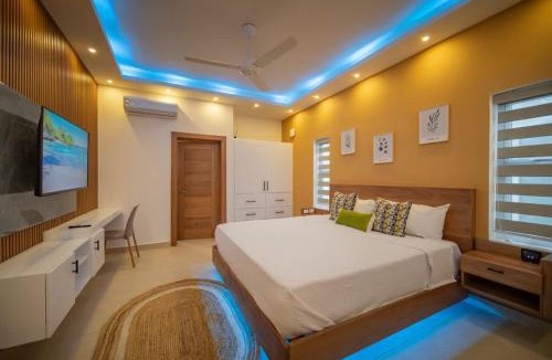 Urbanizacion Tavarez Villa | Green Palace 7 Bedroom Villa in Sosua with Security