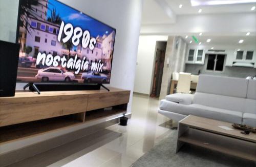 Mendoza Apartment | Apartamento en Santo Domingo este, con piscina y parking vigilado