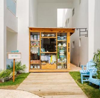 El Cortecito Apartment | Steps from the ocean and white sand, top location