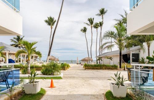 El Cortecito Apartment | Steps from the ocean and white sand, top location