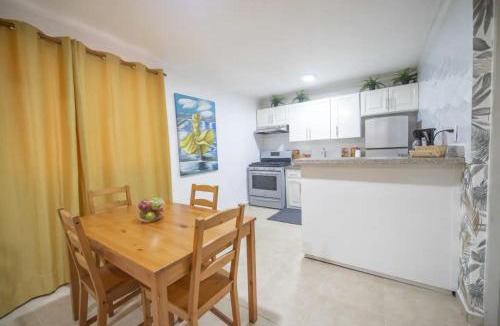Villas Ana Maria House | Stylish 1r-1b Apt Near The Beach And Main Street