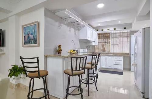 Ciudad Universitaria Bed & Breakfast | Remodeled 3 Bedroom Apartment in Esperilla