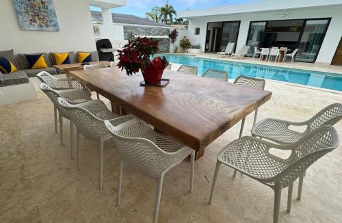 La Iglesia House | 5 Bedroom Villa With BBQ and Washer