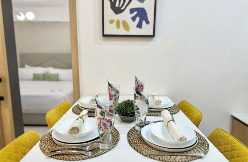 Viejo Arroyo Hondo Apartment | Modern Apartment in Arroyo Hondo with Pool Gym and Balcony