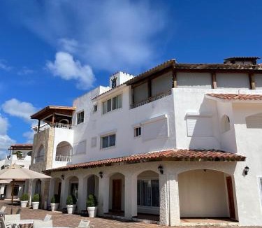 Dominicus Apartment | 2BR 2BA Beachfront 63
