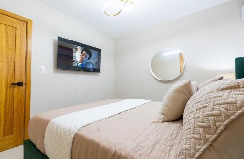Punal Apartment | Modern 3BR! 9FL, King Bed! STI with Pool! Fast wifi!