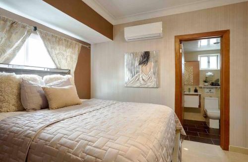Renacimiento Apartment | Grand Luxury Penthouse'Upscale+HotTub+Terrace+BBQ