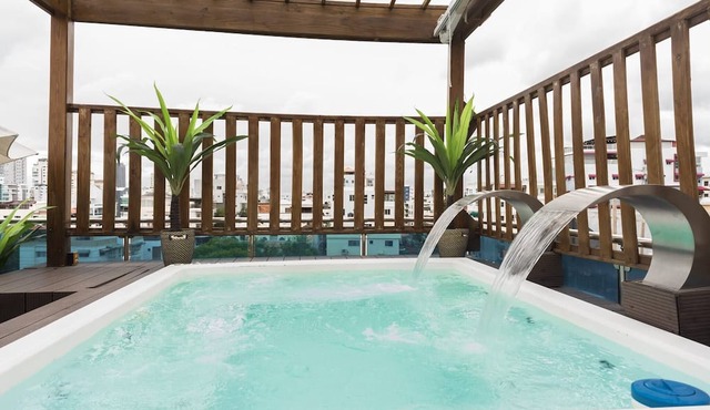 8BR Penthouse Jacuzzi, Pool Table & Terrace