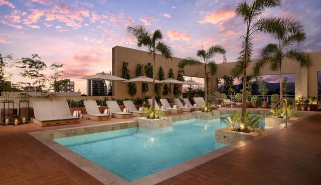 Hotel Santiago, Curio Collection by Hilton