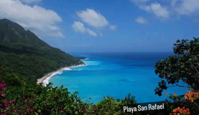 MANGO TROPICAL HOUSE ONLY 600 METERS FROM THE BEACH and Restaurants in Barahona