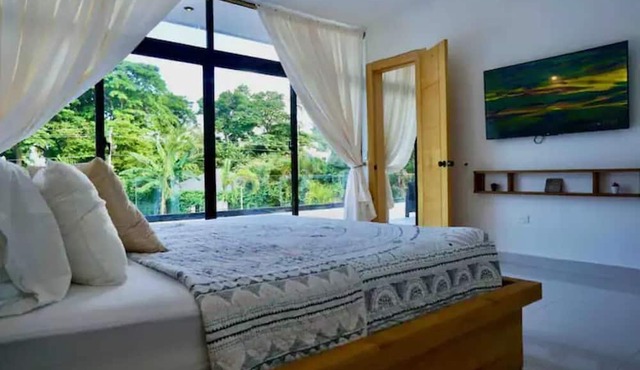 Spacious Modern Villa, Playa Bonita Beach, Pool