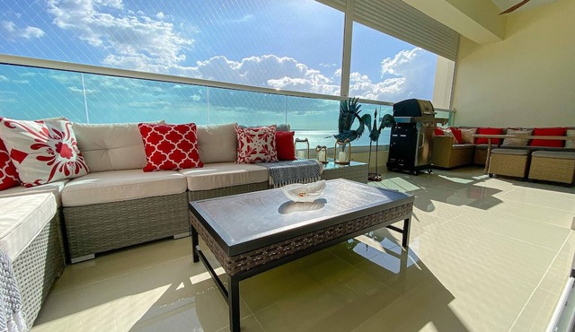 Spacious Apto With Spectacular Views Of The Beach