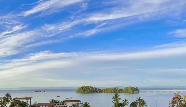 Beautiful Apt, King Bed, Pool, Rooftop Terrace, Spectacular Bay View. in Samaná