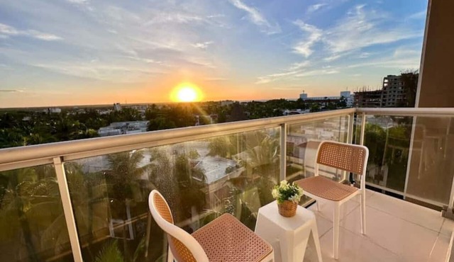 Cozy Hideaway Condo, Full AC, Fast Wi-Fi, Pool, 5 min to Beach
