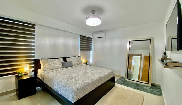 Spacious 3 Bdrm Condo, 2nd Floor Family Area, Full AC, King Bed, Wi-Fi in Santo Domingo