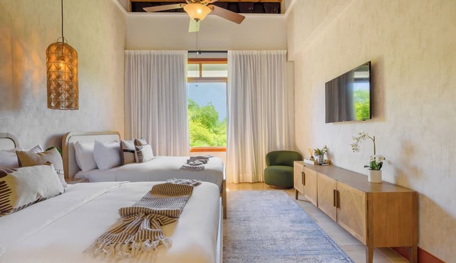 Casa Cielo - 3 BR Penthouse with Views I Maid