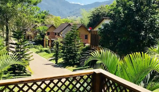 Serene Mountain Villa with Private Jacuzzi - Perfect Family Getaway in Jarabacoa