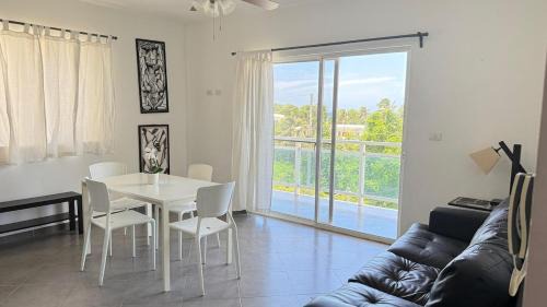 Ocean View 1BR with Rooftop Pool Costambar in Villa Isabela