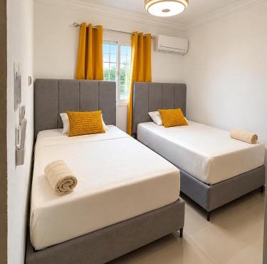 Casa Moderna en Residencial Privado, AC y Parking in Licey al Medio