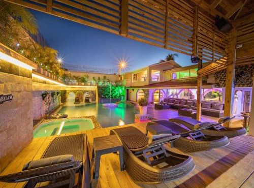 Luxury Villa with Pool, Jacuzzi Beach Access in Sosúa
