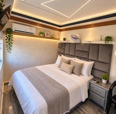 Spacious 3BR with Jacuzzi Access in La Viva