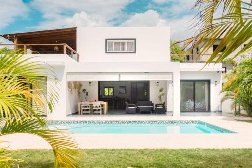 Las Terrenas - Private 4-Bedroom Villa with Pool, 7-Minute Walk to Beach Town in Las Terrenas