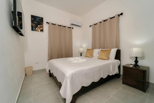 Family Villa with Pool, BBQ, 5 Min from Macao Beach
