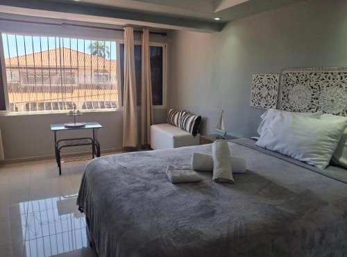 Modern condo in the middle of Sosua walking distance to everything in Sosúa