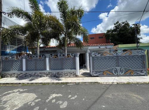 alojamiento de 3 habitaciones a 2 minutos del hospital y cerca del centro Spm