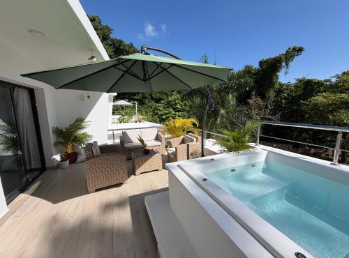 Luxury Coastal Retreat with Jacuzzi 8 min to Beach in Las Terrenas