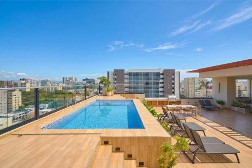 Nizacitytower Downtownsd Poolgymbalcony