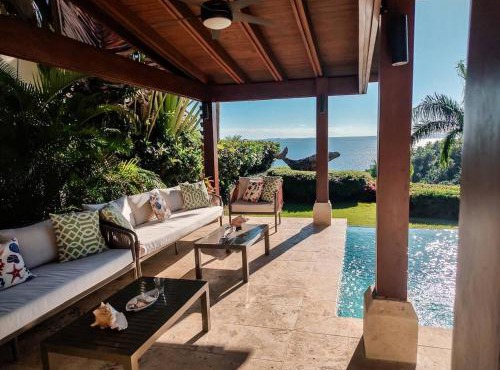 Villa with private pool and sea view in Saman