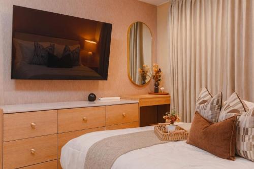 Modern 2BR in Evaristo Morales with Pool Gym and Balcony