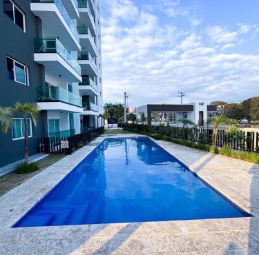 Modern 3BR! 9FL, King Bed! STI with Pool! Fast wifi!