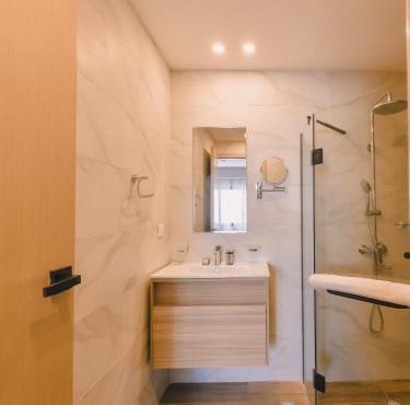 Fully Serviced Apartment at Regatta Living II - 905
